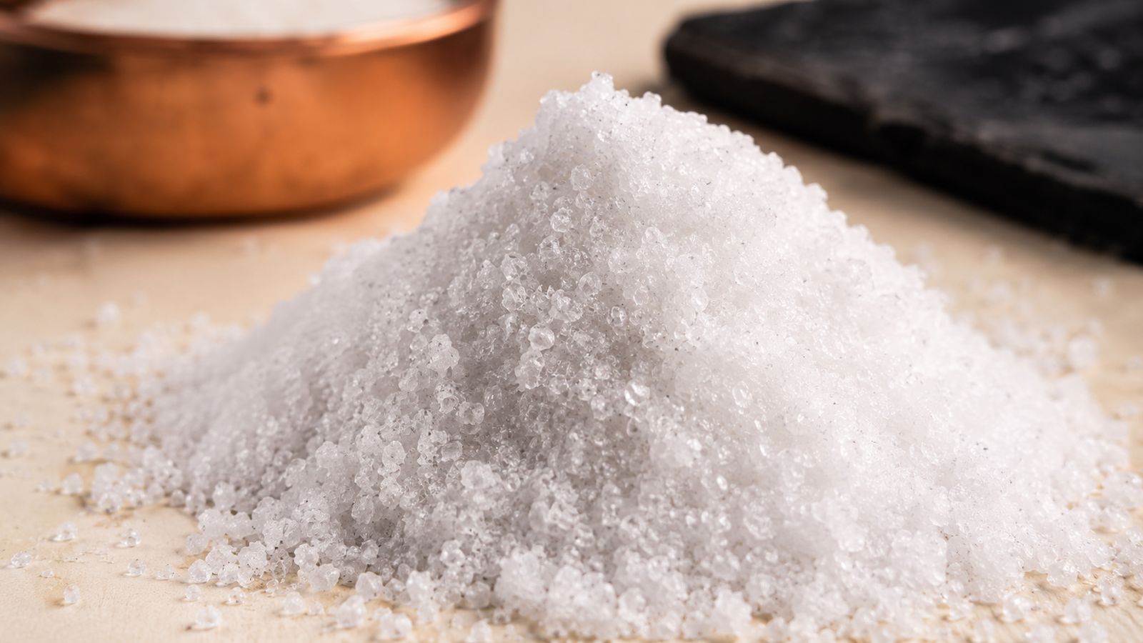 Soda blasting — wodorowęglan sodu w studyjnym zbliżeniu makro